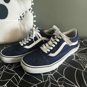 Women’s/Mens Van Shoes Size 8 in men’s 9.5 in women’s